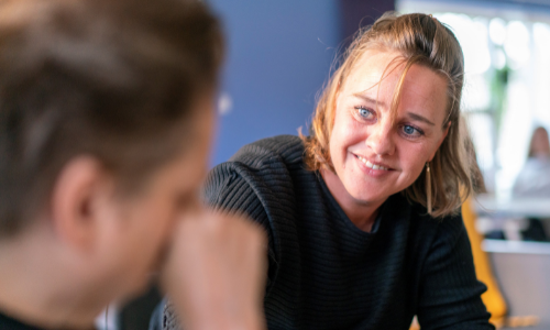 Sietske in gesprek met cliënt