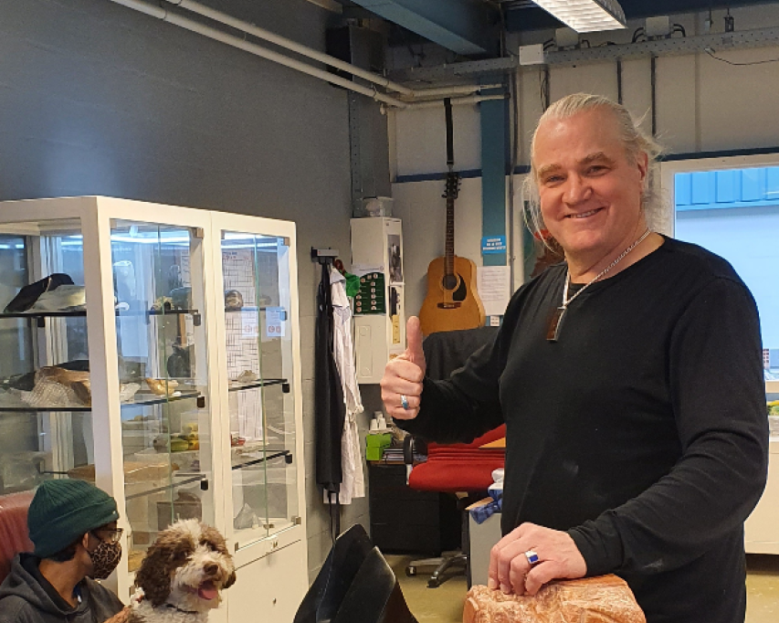 Begeleider Aart bij werkplaats Boschwijk